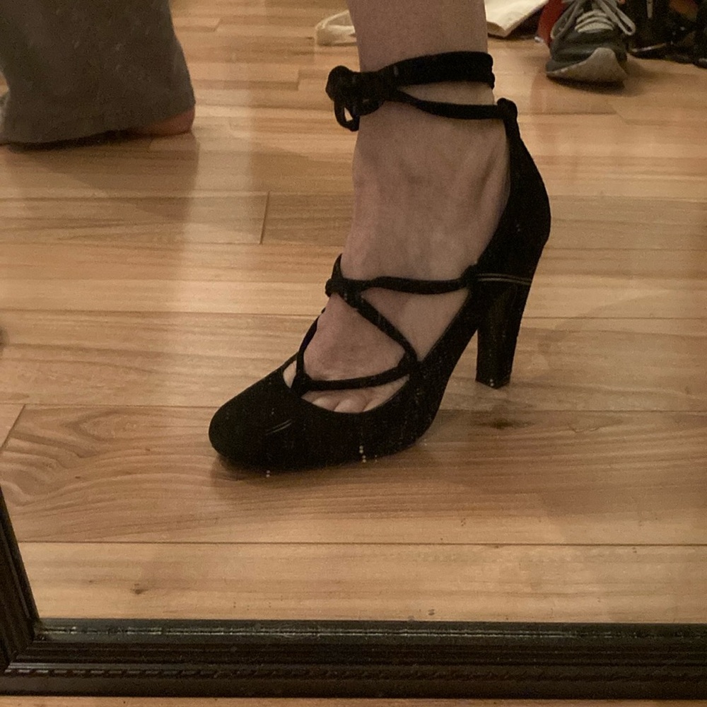 Vince Camuto Suede heels 8